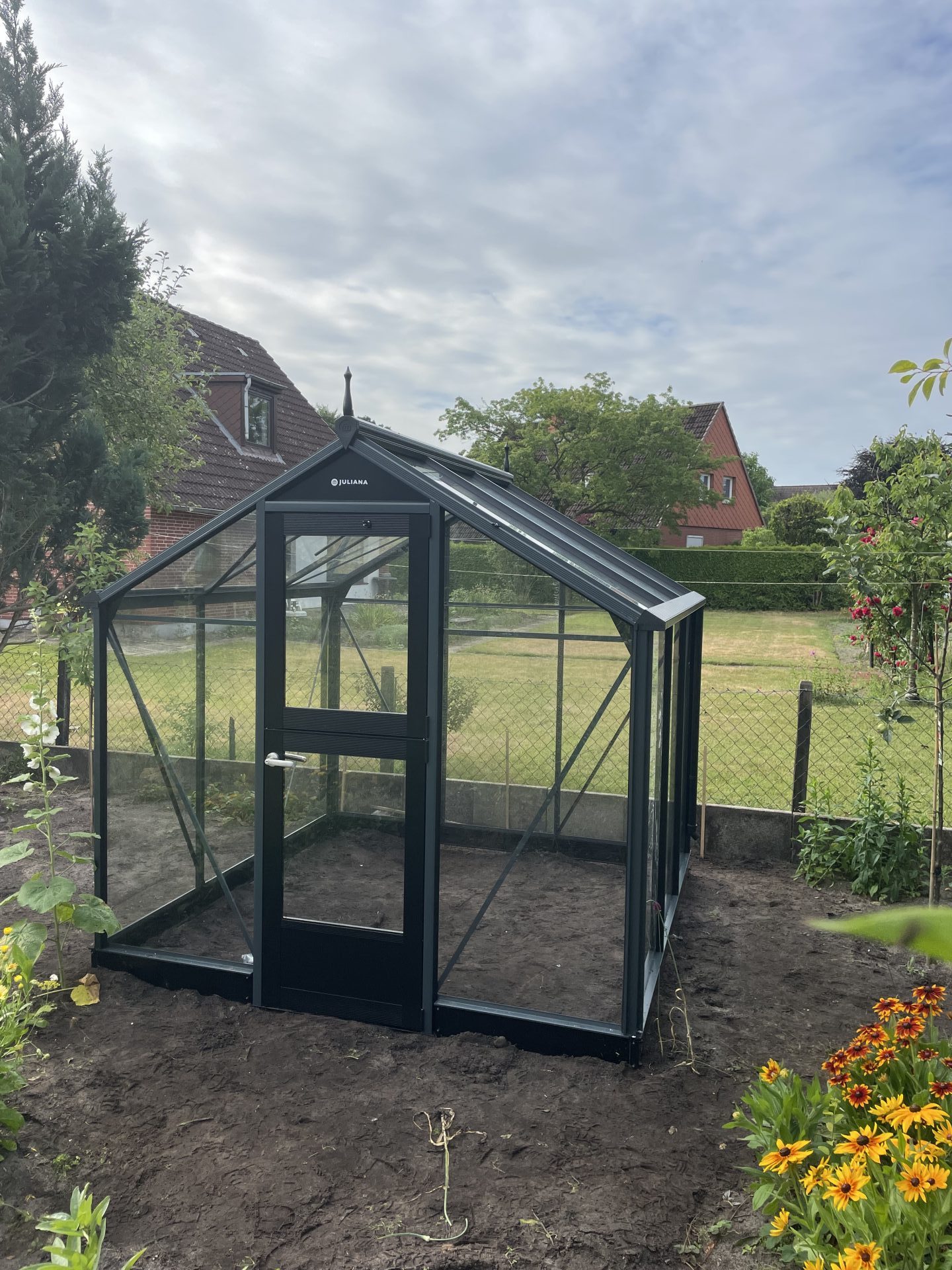 Gewächshaus im Gartenbereich