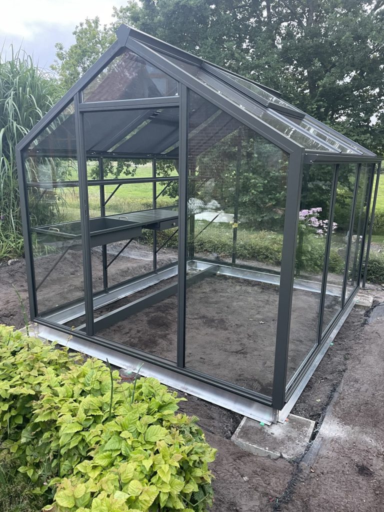 Gewächshaus im Garten